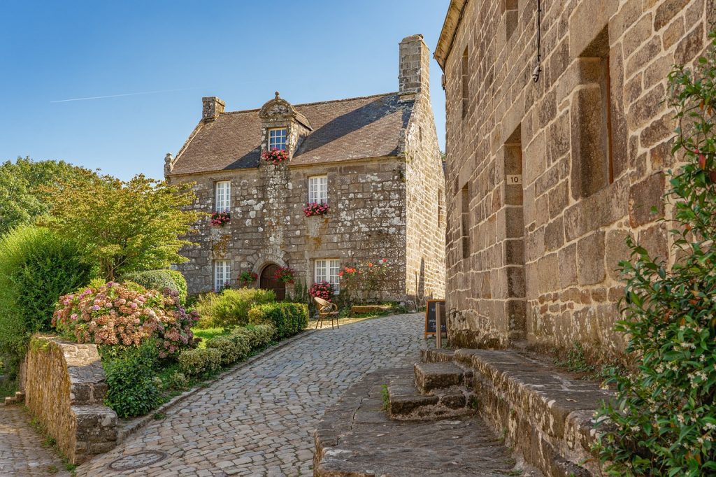 An appointment to buy the house of your dreams in France